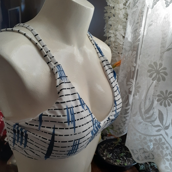 NWT {2 Bikini Tops} Shekini Large - Picture 3 of 16